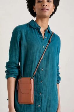 ✨Seasalt Kelsey phone wallet Tan✨
